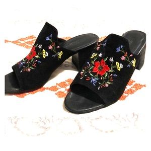 American Eagle slip on heels / clogs